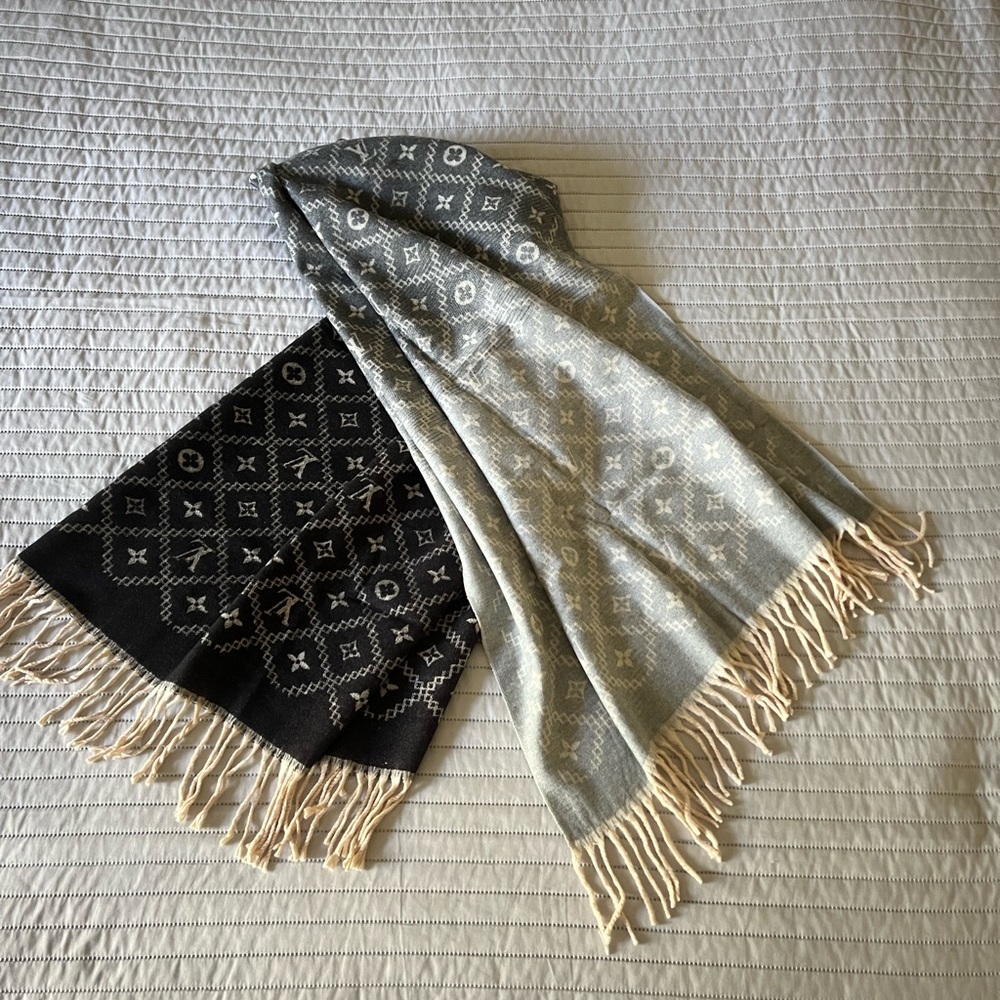 Louis Vuitton stole / shawl in gradient grey tones